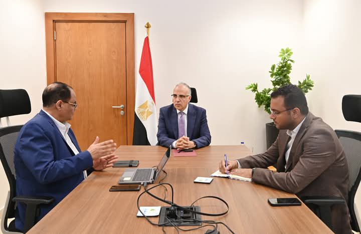 fb_img_17474689103381447824959395860099 وزير الري يتابع حالة مجري نهر النيل وفرعيه ومجهودات إزالة التعديات على مجرى النهر بالتنسيق مع أجهزة الدولة المعنية