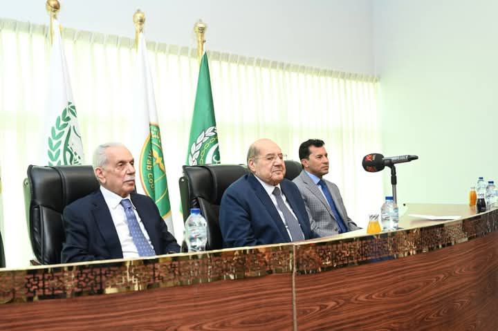 fb_img_1747479126730253394310923772066 وزير الشباب والرياضة يشهد حفل ختام البرنامج التدريبي "بناء قدرات الشباب في مواجهة الأزمات" بالمحكمة العربية للتحكيم