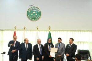 fb_img_17474791345092139693353818140292-300x200 وزير الشباب والرياضة يشهد حفل ختام البرنامج التدريبي "بناء قدرات الشباب في مواجهة الأزمات" بالمحكمة العربية للتحكيم