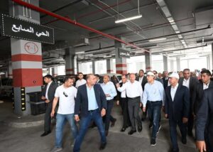 fb_img_17474794237634224748504425940766-300x214 رئيس الوزراء يقطع خط سير الجولة لتفقد موقف السلام النموذجي الجديد