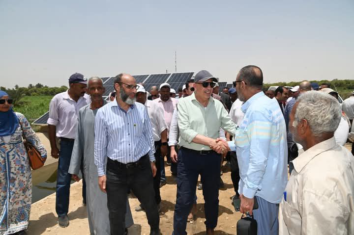 fb_img_17475698439501264385732266505273 وزير الري يواصل جولته بمحافظة أسوان اليوم.. ويتفقد موقع المنطقة التجريبية لاستخدام الري الحديث في مزارع قصب السكر بزمام ترعة بلوخر