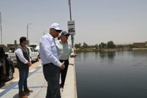 fb_img_17475698490092193763346943188534-300x200 وزير الري يواصل جولته بمحافظة أسوان اليوم.. ويتفقد موقع المنطقة التجريبية لاستخدام الري الحديث في مزارع قصب السكر بزمام ترعة بلوخر