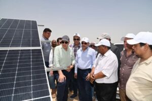 fb_img_17475698528135510106730512102299-300x200 وزير الري يواصل جولته بمحافظة أسوان اليوم.. ويتفقد موقع المنطقة التجريبية لاستخدام الري الحديث في مزارع قصب السكر بزمام ترعة بلوخر