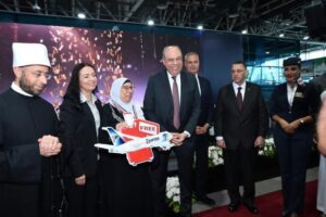 fb_img_17475875314218815989822058306181-300x200 وزراء الطيران والأوقاف والتضامن الاجتماعي ورئيس بعثة الحج الرسمية يشهدون احتفالية توديع أولى أفواج حجاج بيت الله الحرام لهذا العام 1446هـ / 2025م