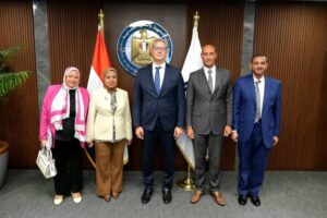 fb_img_17475878020292082297376507210298-300x200 وزير البترول خلال الجمعية العامة لشركة تنمية للبترول لمناقشة واعتماد نتائج أعمال عام 2024