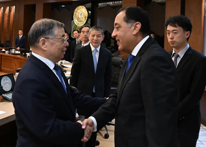 fb_img_17477471360805713194723840076647 رئيس الوزراء يستقبل عضو المكتب السياسي أمين الأمانة العامة للجنة المركزية للحزب الشيوعي الصيني والوفد المرافق