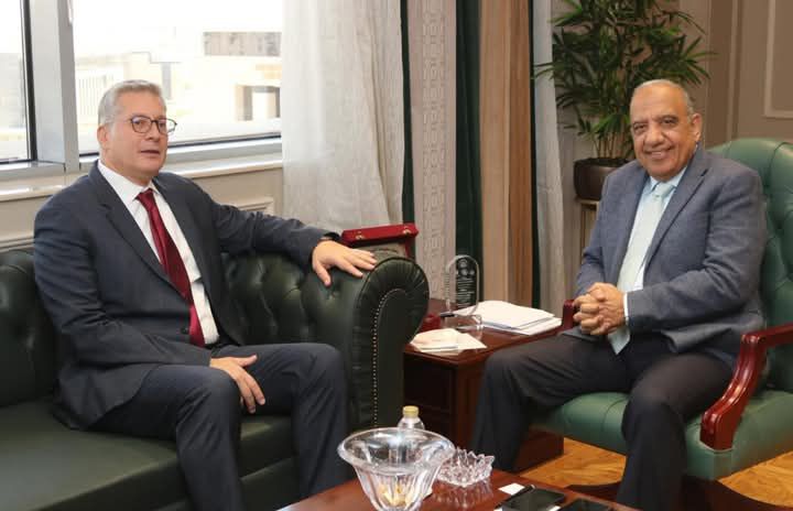 fb_img_17477473489604231612648328588277 وزيرا الكهرباء والبترول يناقشان خطة العمل المشترك وتوفير الوقود لتأمين التغذية الكهربائية وتحقيق الاستقرار للشبكة الموحدة خلال فصل الصيف