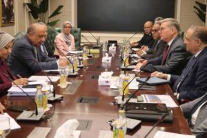 fb_img_17477473504291034642529281057655-300x200 وزيرا الكهرباء والبترول يناقشان خطة العمل المشترك وتوفير الوقود لتأمين التغذية الكهربائية وتحقيق الاستقرار للشبكة الموحدة خلال فصل الصيف