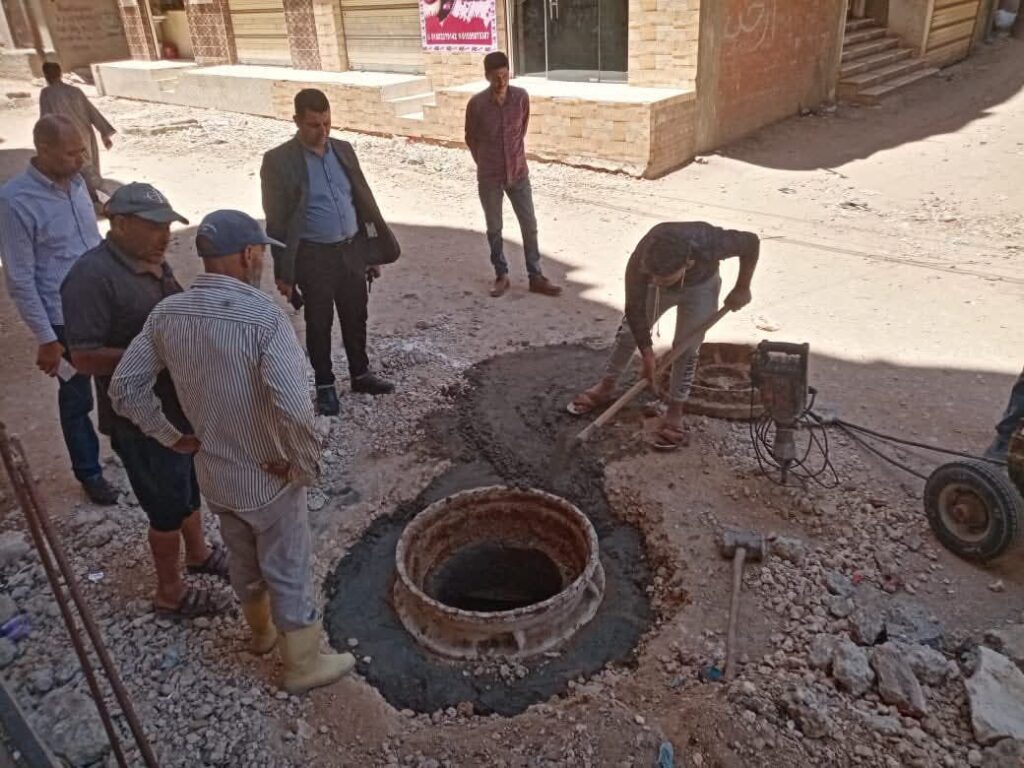 fb_img_17478265846007923775637880629310-1024x768 محافظ كفرالشيخ: رفع كفاءة وتطوير مطابق الصرف الصحى بشارع العرب بمسير تمهيدًا لرصفه ضمن مشروعات الخطة الاستثمارية