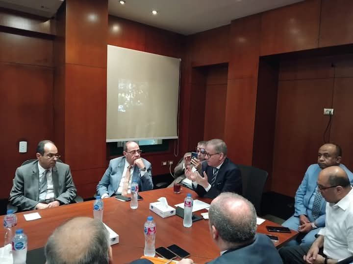 fb_img_17478332610201507653808422036963 اجتماع استثنائي للهيئة العامة للتأمين الصحي الشامل مع نواب بورسعيد والمجلس الطبي الاستشاري لتطوير المنظومة الصحية بالمحافظة