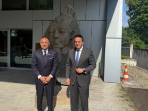 fb_img_17478334286422448338561435033590-300x225 وزير الصحة والسكان يلتقى رئيس شركة GKSD القابضة للاستثمار لبحث مستجدات التعاون في العديد من المجالات الطبية