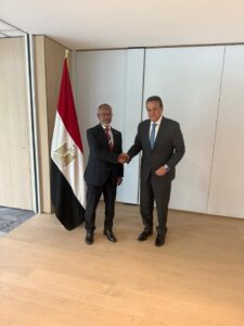 fb_img_17478339019302661715362739894172-225x300 وزير الصحة يلتقي وزيري صحة موريتانيا وكوبا لبحث سبل التعاون في القطاع الصحي