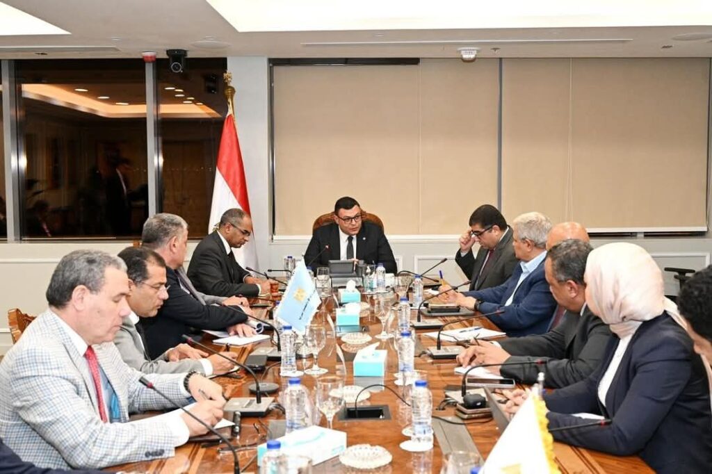 fb_img_1747900025964743728353181809244-1024x682 وزير الإسكان يتابع الجهود المبذولة في ملف تحلية المياه
