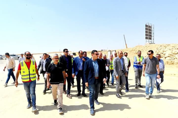 fb_img_17483553360135304566686198772192 وزير الإسكان يتفقد مشروعات المرافق والطرق الجارية بالامتداد الجنوبي بمدينة القاهرة الجديدة