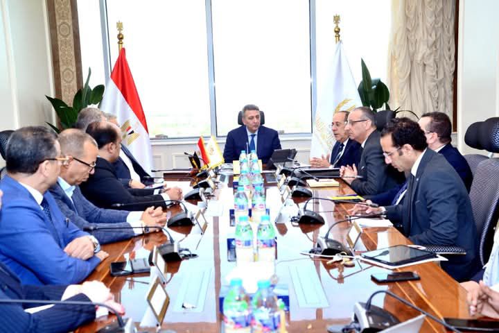 fb_img_17485217756037355695805791318231 نائب وزير التموين يجتمع مع شركة "فيرنبرو جلوبال للاستثمار" وشركة GRG والشركة القابضة للصناعات الغذائية لبحث خطة تطوير المنافذ التابعة وتعزيز التعاون مع القطاع الخاص