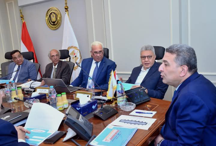 fb_img_17485219476614609667168329498953 نائب وزير التموين يجتمع مع رئيس الشركة المصرية للحوم والدواجن والتوريدات الغذائية لمتابعة استعدادات عيد الأضحى وتوافر المخزون الاستراتيجي من اللحوم