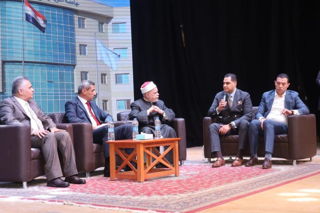 img-20250505-wa0016133402224778779428-1024x681 محافظ السويس يشهد ندوة “وجعل بينكم مودة ورحمة” بجامعة السويس لدعم وعي الشباب بأسس تكوين الأسرة