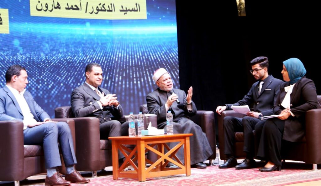 img-20250505-wa00184281615688412329460-1024x595 محافظ السويس يشهد ندوة “وجعل بينكم مودة ورحمة” بجامعة السويس لدعم وعي الشباب بأسس تكوين الأسرة