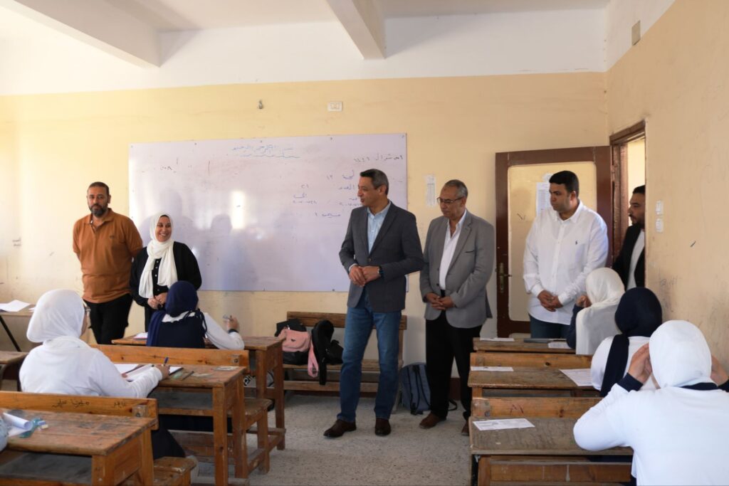 img-20250531-wa0025785809809456309793-1024x683 محافظ السويس يتفقد امتحانات الشهادة الاعدادية والدبلومات الفنية بمدارس السويس