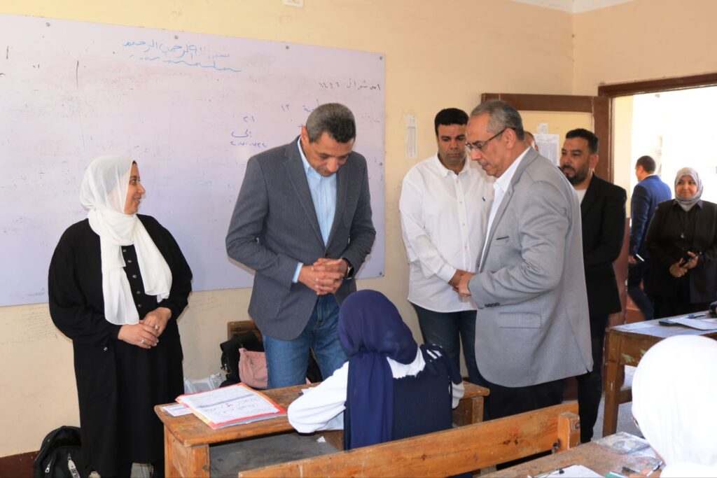 img-20250531-wa00298863199640426543840-1024x683 محافظ السويس يتفقد امتحانات الشهادة الاعدادية والدبلومات الفنية بمدارس السويس
