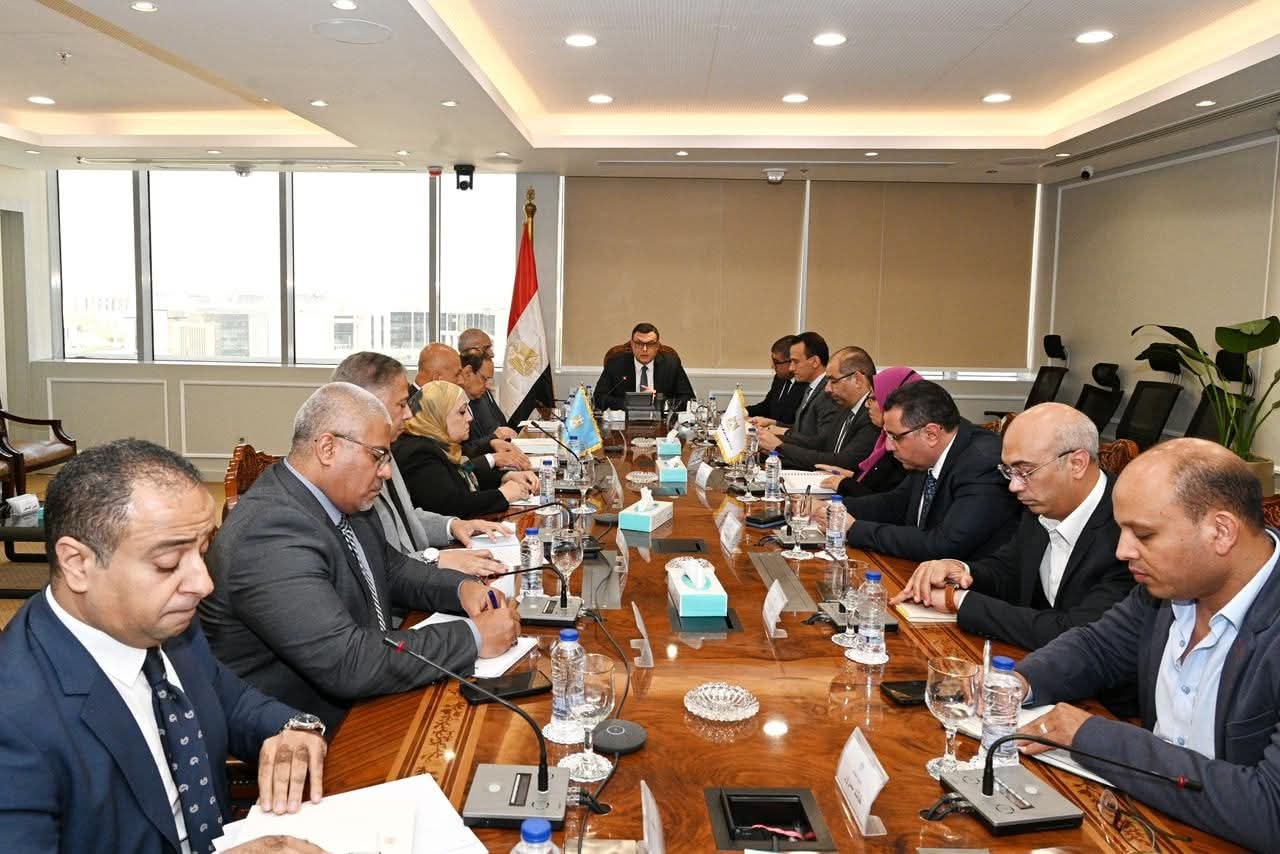 وزير الإسكان يعقد اجتماعًا تنسيقيًا لمتابعة آلية عمل وحدتي تنظيم السوق العقارية وتصدير العقار