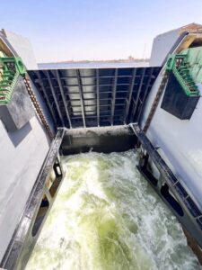 fb_img_17487654206595728898129552326643-225x300 وزير الري يتابع الموقف التنفيذي لمشروع تحديث أنظمة وأجهزة التشغيل والتحكم والمراقبة لمفيض قناطر اسنا الجديدة "المرحلة الثانية"