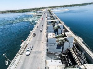 fb_img_1748765425978923039128705097572-300x225 وزير الري يتابع الموقف التنفيذي لمشروع تحديث أنظمة وأجهزة التشغيل والتحكم والمراقبة لمفيض قناطر اسنا الجديدة "المرحلة الثانية"