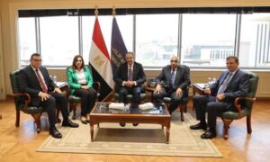 fb_img_17487657249623193530291652543668-300x180 وزراء الاتصالات وتكنولوجيا المعلومات والتنمية المحلية والعدل والإسكان والزراعة يجتمعون لمتابعة الموقف الحالى لمنظومة الرقم القومى العقارى وإعداد اللائحة التنفيذية للقانون