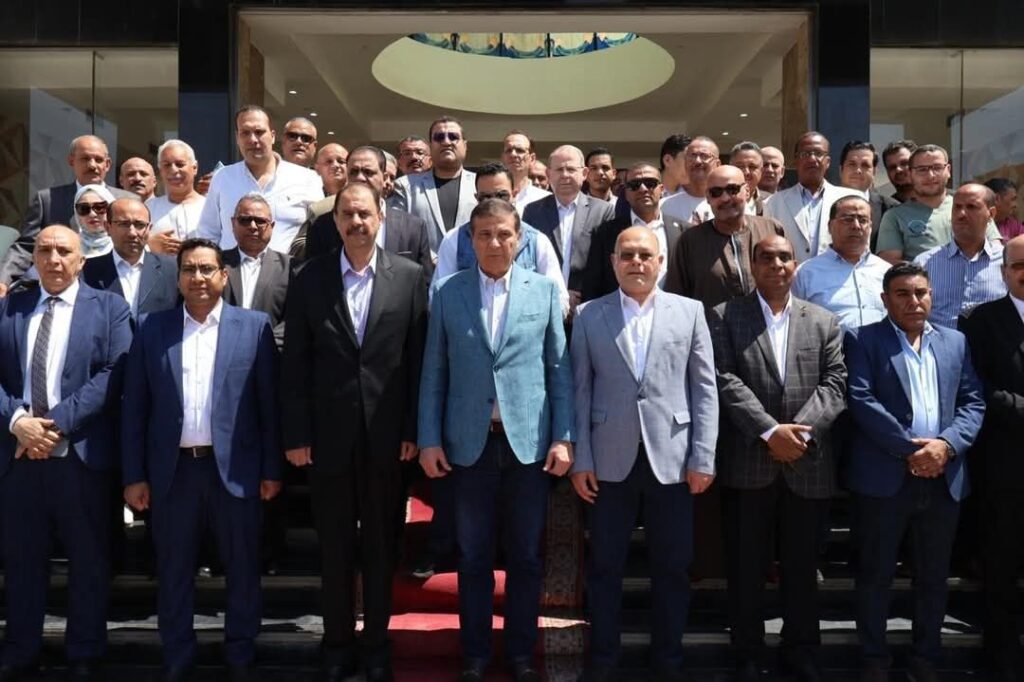 fb_img_17494622961751361312369910391580-1024x682 وزير الزراعة يزور مسئول حماية الأراضي المصاب بمستشفى سوهاج الجامعي