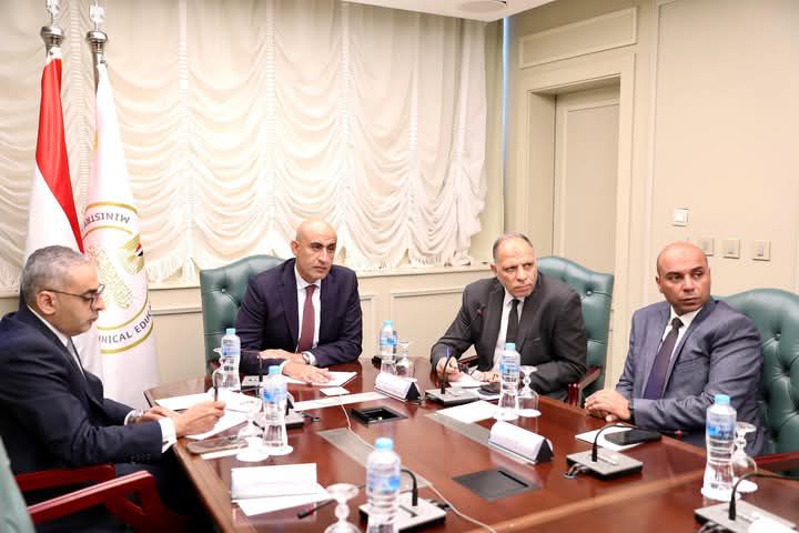 fb_img_17496419638968908441104891498456 وزير التربية والتعليم يعقد اجتماعًا مع مديري المديريات التعليمية عبر الفيديو كونفرنس لاستعراض الاستعدادات النهائية لامتحانات الثانوية العامة 2024 / 2025