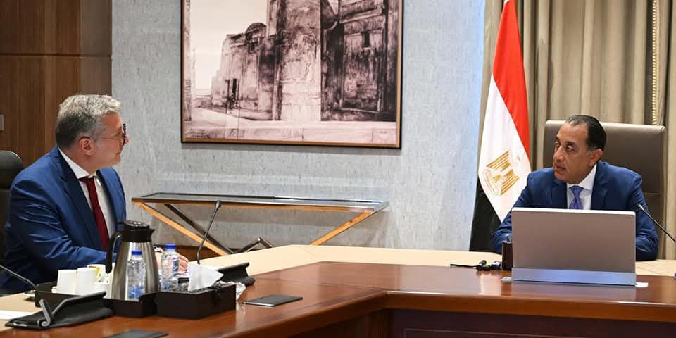 fb_img_17497395880954626738540049925981 رئيس الوزراء يلتقى وزير البترول والثروة المعدنية لمتابعة عدد من ملفات العمل