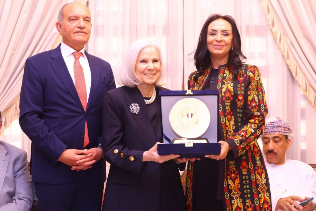 fb_img_17497397225933749699777870632547-1024x683 وزيرة التضامن الاجتماعي تكرم السفيرة هيفاء أبو غزالة تقديرًا لجهودها خلال فترة ولايتها لقطاع الشؤون الاجتماعية بالأمانة العامة لجامعة الدول العربية