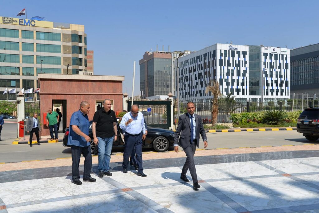fb_img_17498049140886034846253947769740-1024x684 وزيرا الكهرباء والبترول والثروة المعدنية في زيارة تفقدية لمركز التحكم القومي في الشبكة القومية للغاز الطبيعي