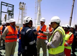 fb_img_1749825516080991455169061138587-300x216 وزير البترول يجري زيارة تفقدية إلى موقع استقبال سفينة التغييز الثالثة بميناء العين السخنة