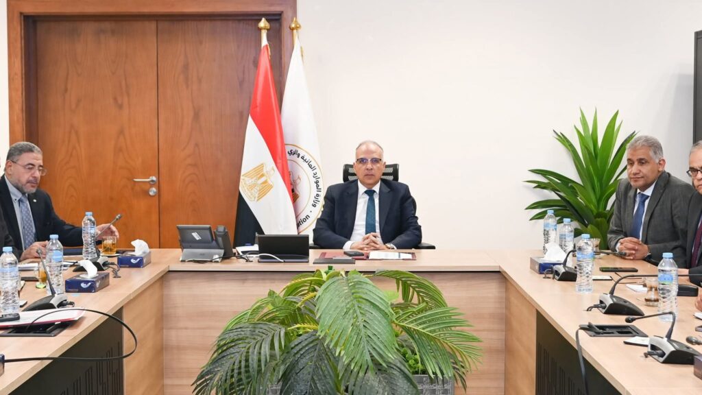 fb_img_17498859762637964215340375080091-1024x576 وزير الري يتابع حالة الري بالمحافظات خلال فترة أقصى الاحتياجات المائية وموقف إيراد نهر النيل