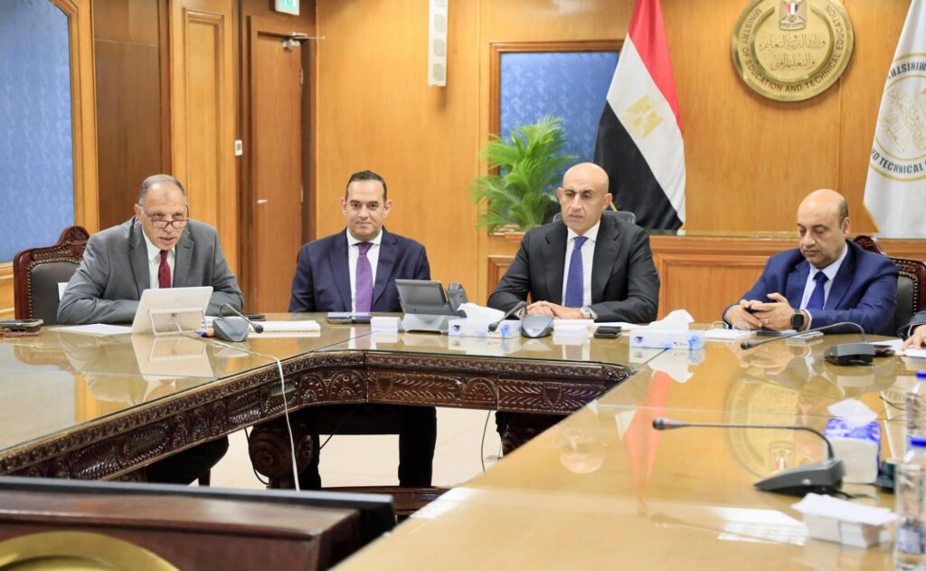 fb_img_17499770779783108518528650930278-1024x631 وزير التربية والتعليم يتابع امتحانات الثانوية العامة من خلال غرفة العمليات المركزية بالوزارة