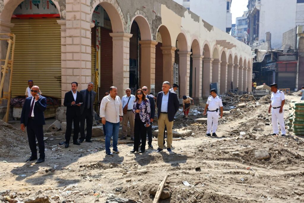 fb_img_17499818283864375885275023543822-1024x683 وزيرة التنمية المحلية تتفقد أعمال تنفيذ المرحلة الأولى من تطوير سوق العتبة بحي الموسكي بالقاهرة وتلتقي مع عدد من أصحاب المحلات التجارية