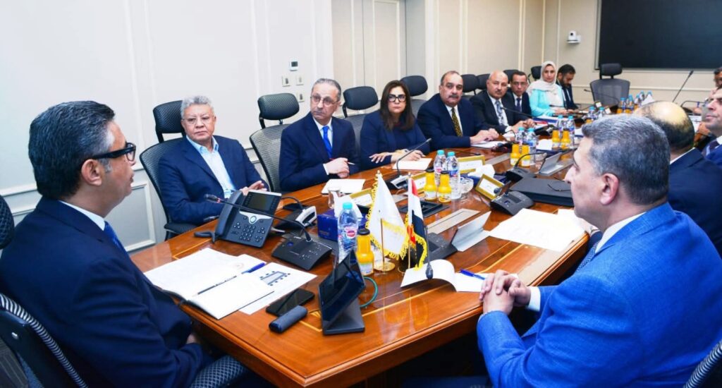 fb_img_17499819855166369374451129951355-1024x550 وزير التموين يعقد اجتماعًا مع الشركة "القابضة للصناعات الغذائية" لمتابعة الموقف التنفيذي للمخزون الاستراتيجي من السلع الأساسية وضمان توافرها وانتظام التوزيع