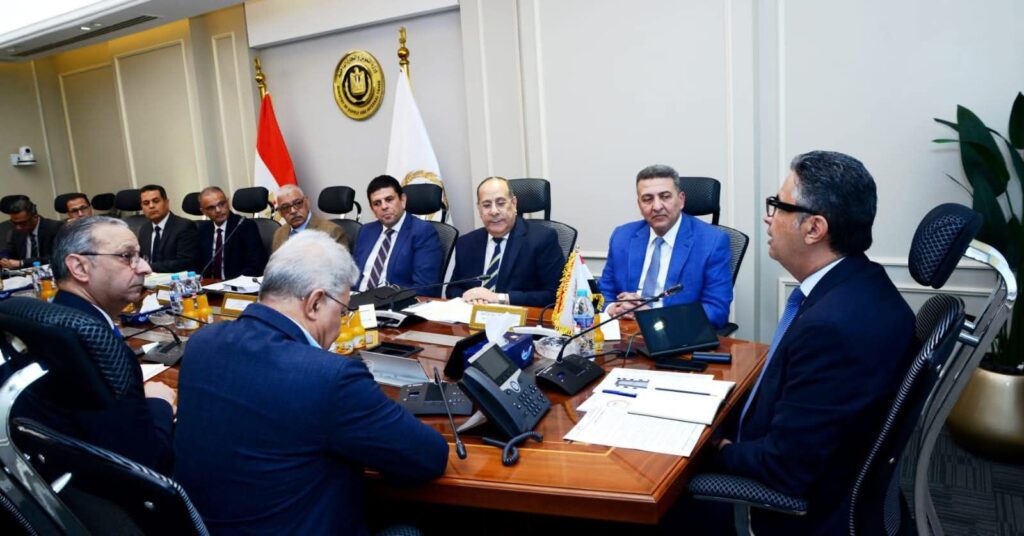 fb_img_17499819873767413887704426042955-1024x536 وزير التموين يعقد اجتماعًا مع الشركة "القابضة للصناعات الغذائية" لمتابعة الموقف التنفيذي للمخزون الاستراتيجي من السلع الأساسية وضمان توافرها وانتظام التوزيع