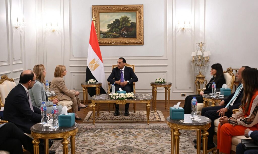 fb_img_1749994340459966532017843646062-1024x614 على هامش مؤتمر "التمويل التنموي لتمكين القطاع الخاص":رئيس الوزراء يلتقي نائب رئيس بنك الاستثمار الأوروبي والوفد المرافق لها
