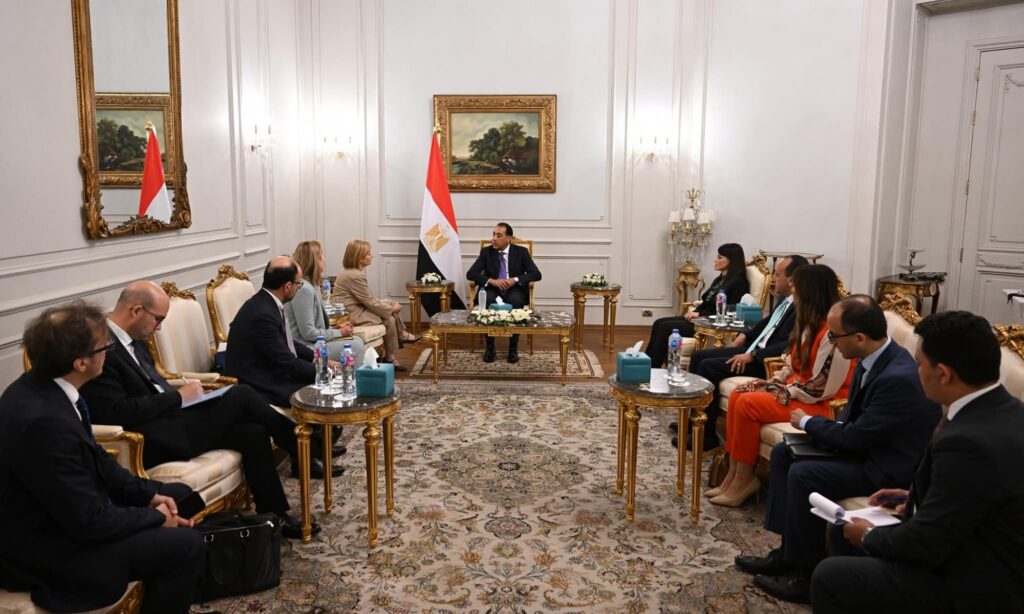 fb_img_17499943484901955519968901580863-1024x614 على هامش مؤتمر "التمويل التنموي لتمكين القطاع الخاص":رئيس الوزراء يلتقي نائب رئيس بنك الاستثمار الأوروبي والوفد المرافق لها