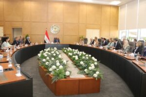 fb_img_1750064204548193841094784372959-300x200 وزير الكهرباء والطاقة المتجددة يبحث مع وفدا بنك الاستثمار والاتحاد الأوروبيين سبل دعم الشراكة وتعزيز التعاون والعمل المشترك