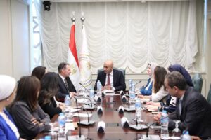 fb_img_17500957894648399729788102817946-300x200 وزير التربية والتعليم يبحث مع مدير برنامج الأغذية العالمي في مصر تطبيق أفضل الممارسات العالمية في مجال التغذية المدرسية