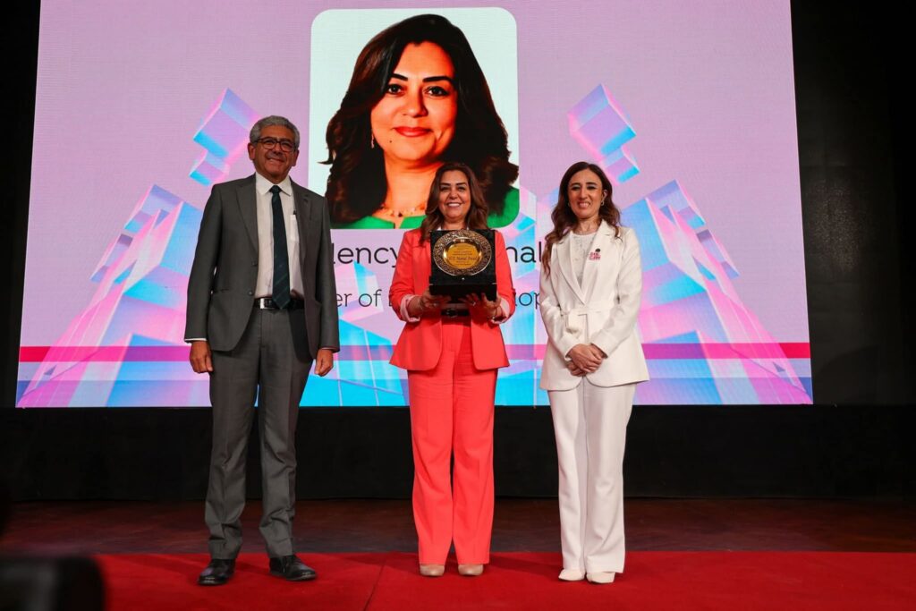fb_img_17500979413767576000708761544221-1024x683 وزيرة التنمية المحلية تشارك في مؤتمر (هي تستطيع SHE Can) بكلية التعليم المستمر بالجامعة الأمريكية بالقاهرة