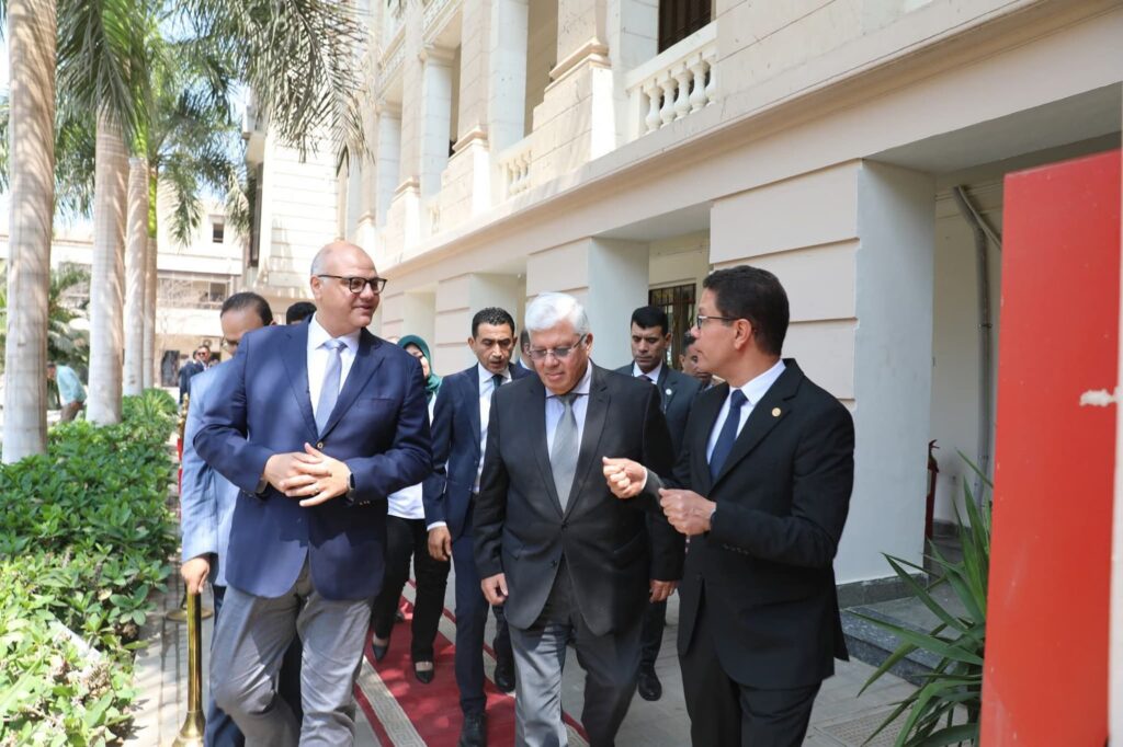 fb_img_17501596097643951905359756901192-1024x682 وزير التعليم العالي ومحافظ القليوبية ورئيس جامعة بنها يفتتحون عددًا من المشروعات التعليمية والصحية بالجامعة ويضعون حجر الأساس لأخرى بتكلفة إجمالية ملياري و350 مليون جنيه
