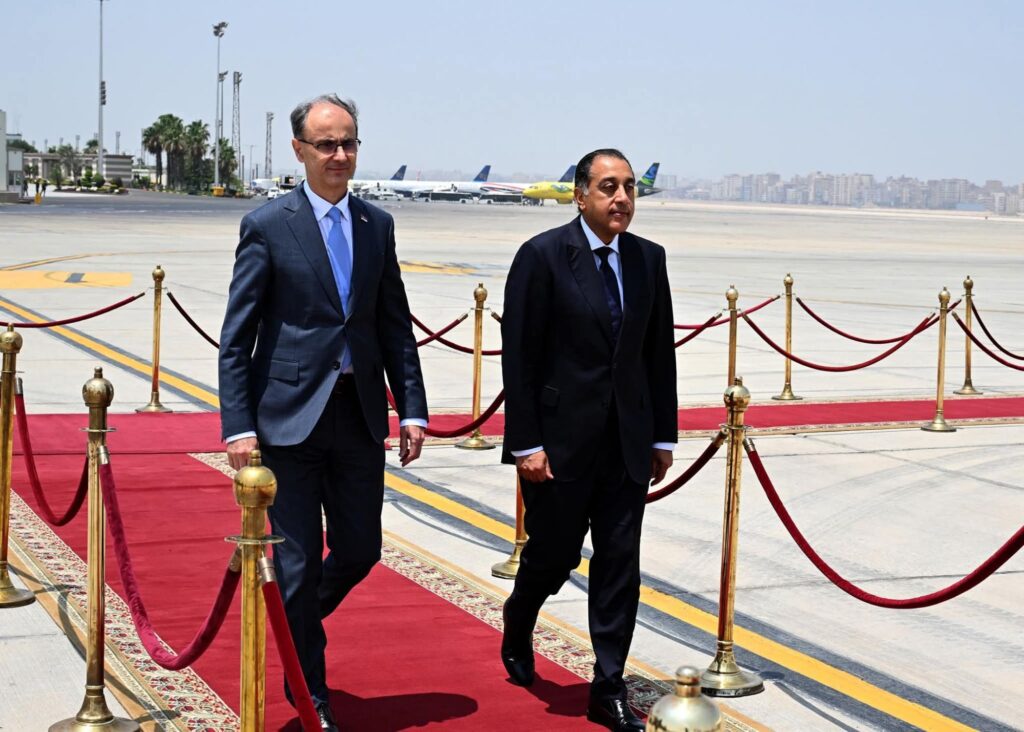 fb_img_17501600782168080634473783059487-1024x732 رئيس الوزراء يستقبل رئيس وزراء صربيا بمطار القاهرة الدولي