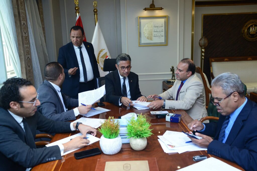 fb_img_17501845758287912487368577619970-1024x684 وزير التموين والتجارة الداخلية يلتقي بعدد من السادة أعضاء مجلسي النواب والشيوخ