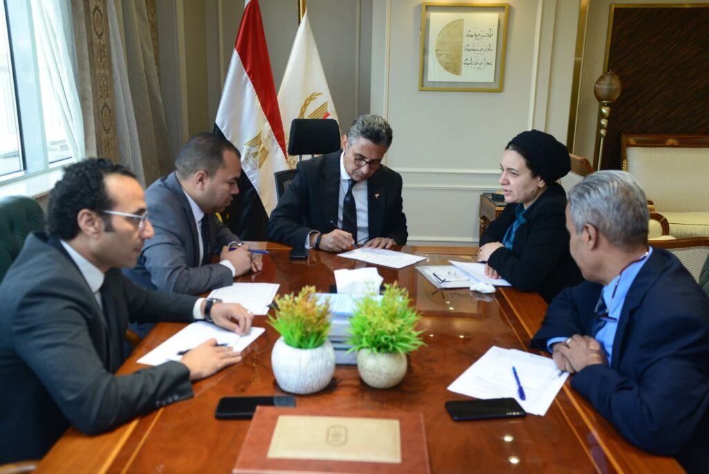 fb_img_17501845777177928738857359156981-1024x684 وزير التموين والتجارة الداخلية يلتقي بعدد من السادة أعضاء مجلسي النواب والشيوخ