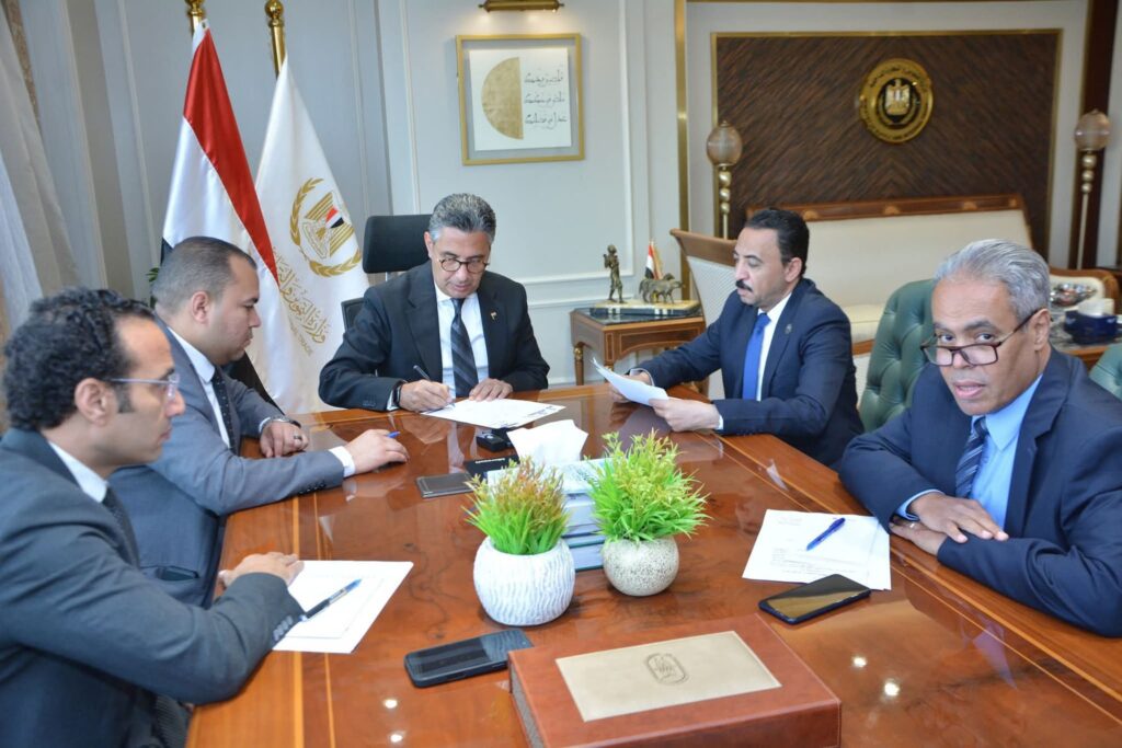 fb_img_17501845839318402359756091879931-1024x683 وزير التموين والتجارة الداخلية يلتقي بعدد من السادة أعضاء مجلسي النواب والشيوخ
