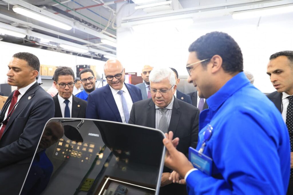 fb_img_17502304661791068986082710406312-1024x682 وزير التعليم العالي ومحافظ القليوبية يزوران مجمع البحوث والتطوير بمجموعة "العربي" في بنها